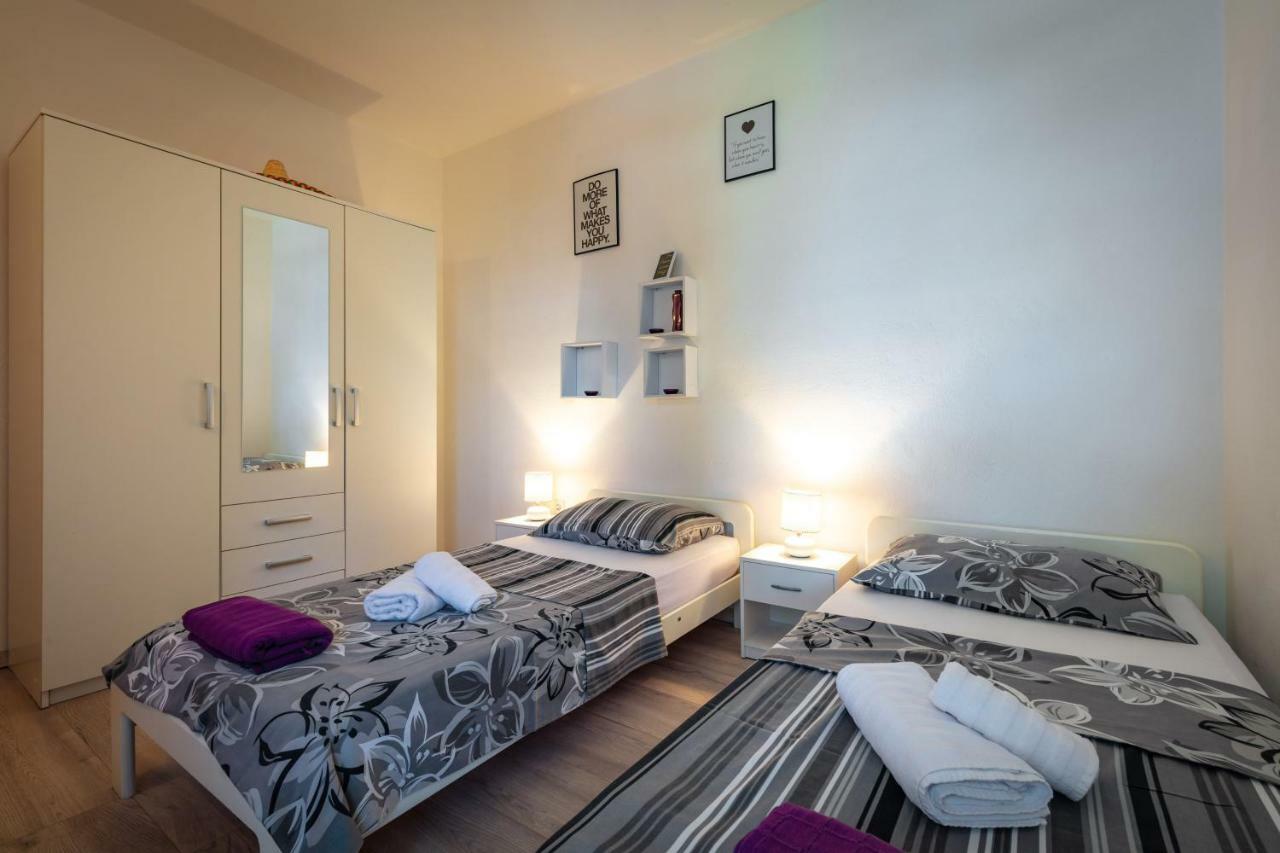 Holiday Home Barbara Trogir Extérieur photo